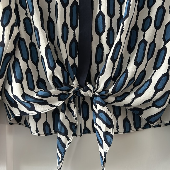 Trina Turk 100% Silk Blouse - Picture 4 of 10